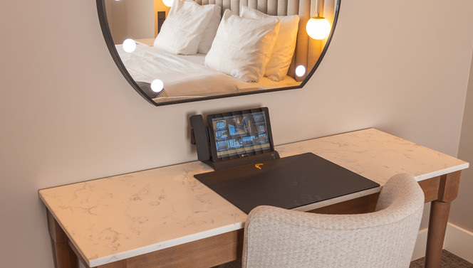 Executive#242 Detailfoto_Schreibtisch_Spiegel