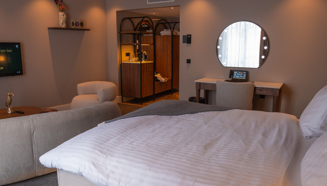 Executive#242 Zimmeransicht_Bett_Sitzecke